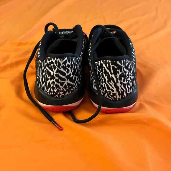 Cement and neon red YM Jordan’s size 6.5 - Picture 3 of 5